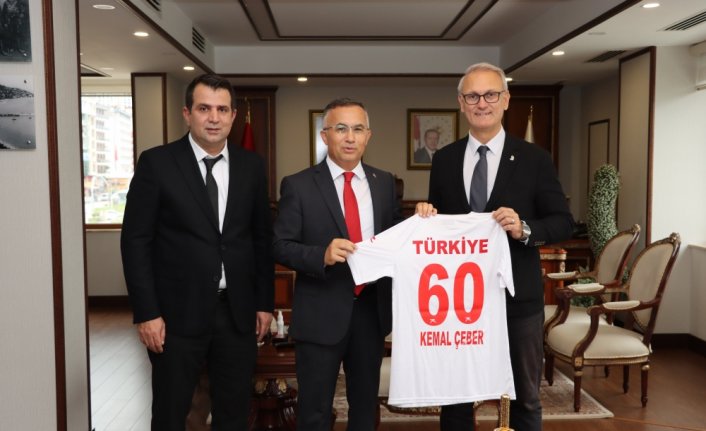THF Başkanı Kılıç'tan Rize Valisi Kemal Çeber'e ziyaret