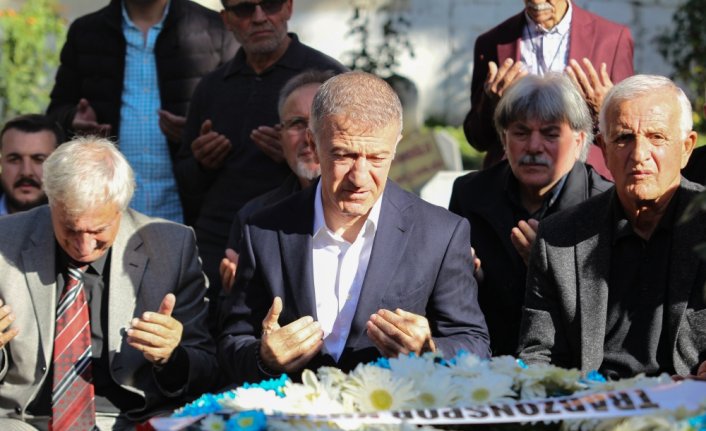 Trabzonspor'un efsane futbolcusu Kadir Özcan mezarı başında anıldı