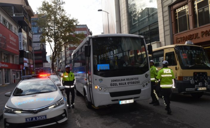 Zonguldak'ta polis ekiplerinden kent merkezinde trafik denetimi
