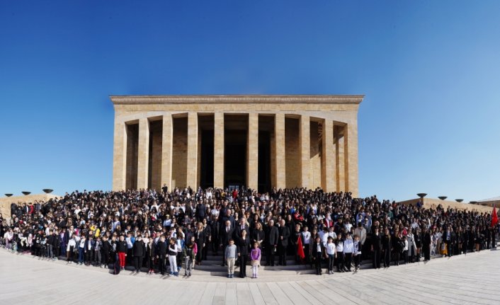 3 bin Uğurlu öğrenciden Ata'ya ziyaret