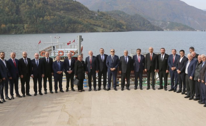 AK Parti Genel Başkan Yardımcısı Vedat Demiröz, Artvin'de konuştu: