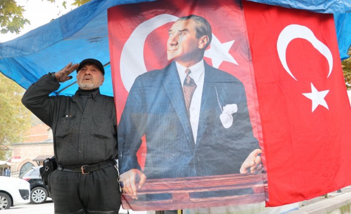 Amasya'da ayakkabı boyacısı siren sesi sırasında gözyaşlarını tutamadı