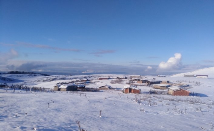 Amasya'nın yüksek kesimlerinde kar etkili oldu