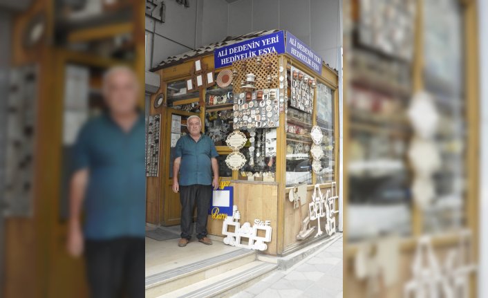 Artvinli emekli öğretmen baba mesleği marangozluğu yarım asırdır sürdürüyor