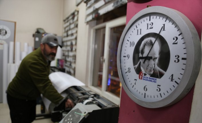 Artvinli esnafın dükkanındaki 40 saat senelerdir 9.05'i gösteriyor