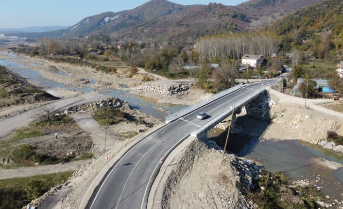 Bartın'daki selde yıkılanın yerine inşa edilen köprü ulaşıma açıldı
