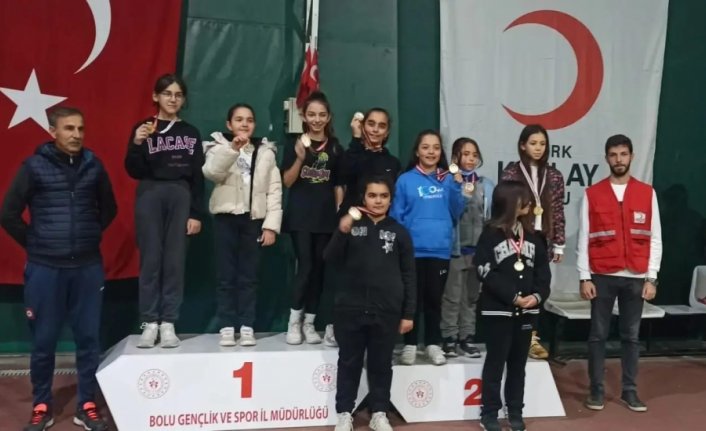 Bolu'da Kızılay Cup Tenis Turnuvası düzenlendi