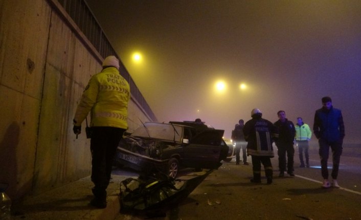 Çorum’da duvara çarpan otomobildeki 2 kişi yaralandı