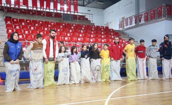 Depremden etkilenen çocuklar korkularını oyunla yeniyor