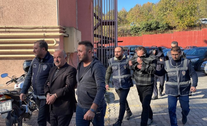 GÜNCELLEME - Karabük'te iş bulma vaadiyle dolandırıcılık iddiasıyla yakalanan 3 şüpheliden 1'i tutuklandı