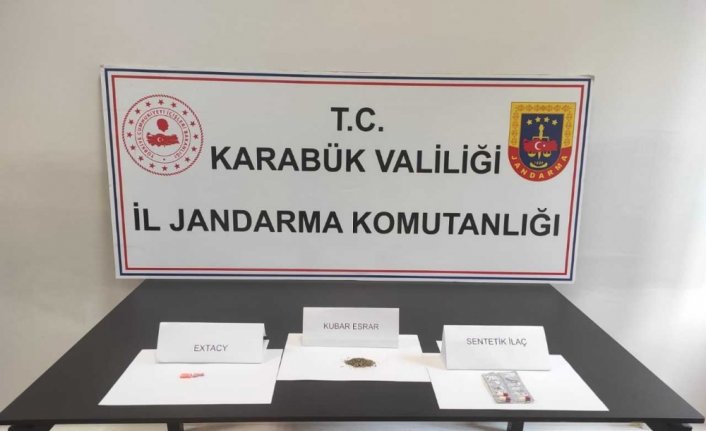 Karabük'te otomobilde uyuşturucuyla yakalanan şüpheli gözaltına alındı