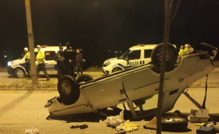 Karabük'te otomobilin devrilmesi güvenlik kamerasında