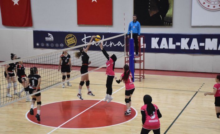 Karabük'te yurtlar arası voleybol turnuvasında şampiyon Hubbi Hatun oldu