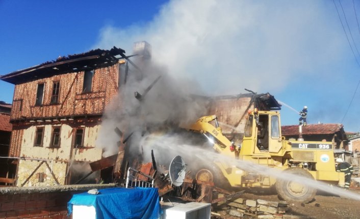 Kastamonu'da çıkan yangında ahşap ev kullanılamaz hale geldi