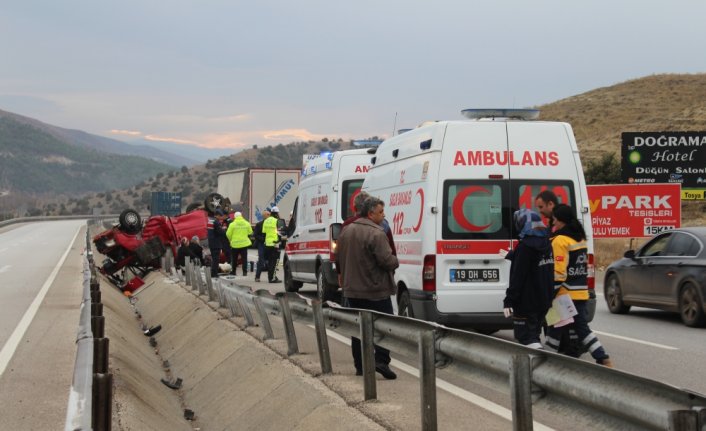 Kastamonu'da devrilen minibüsteki 2 kişi yaralandı