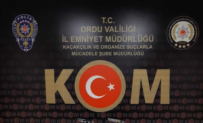 Ordu'da polisin durdurduğu araçta 5 tabanca ele geçirildi