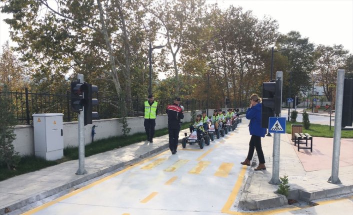 Samsun'da jandarma kırsalda yaşayan öğrencilere trafik eğitimi verdi