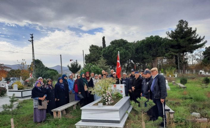 Samsun'da şehit polis memurları kabirleri başında anıldı