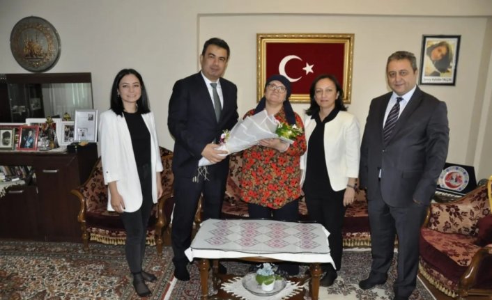 Şehit öğretmen Aybüke Yalçın'ın annesi Öğretmenler Günü'nde unutulmadı