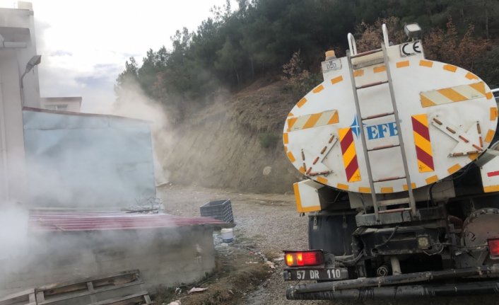 Sinop'ta tekstil fabrikasında çıkan yangında 10 kişi dumandan etkilendi