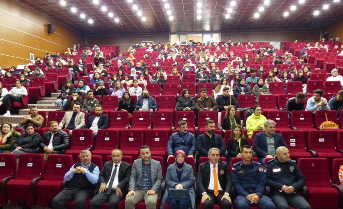 Suluova MYO'da Kadına Yönelik Şiddetle Mücadele Semineri düzenlendi