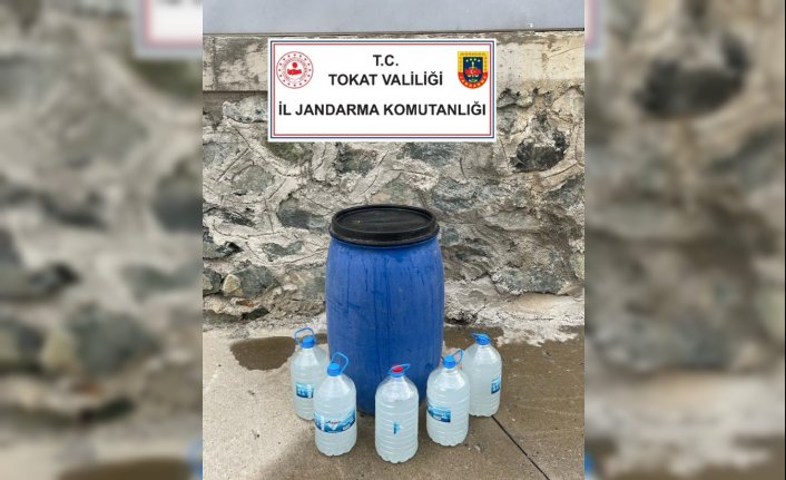 Tokat'ta 120 litre sahte içki ele geçirildi