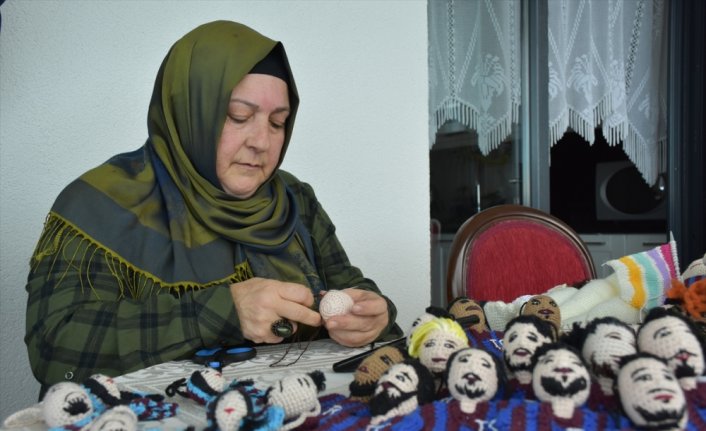 Trabzonlu ev hanımı “futbolcu maskotları“ yapıyor