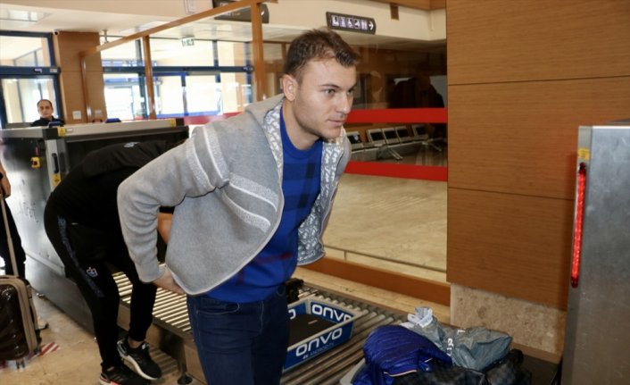 Trabzonspor kafilesi, Antalya'ya gitti