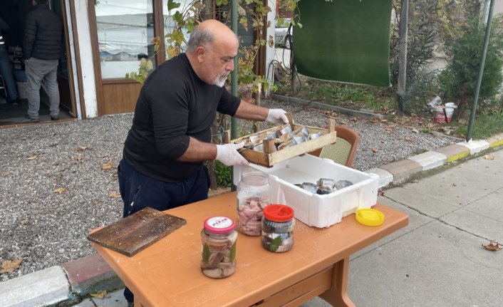 Zonguldak'ta bol miktarda avlanan palamut lakerda olarak satışa sunuluyor