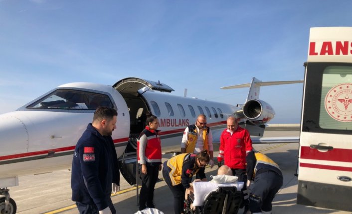 Ambulans uçakla 2 hastanın nakli gerçekleştirildi