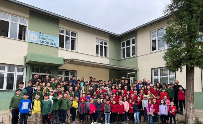 Artvin Hopaspor'dan ilkokul öğrencilerine ziyaret