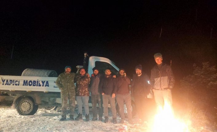 Artvin'de kar nedeniyle köyde mahsur kalan 6 kişi kurtarıldı