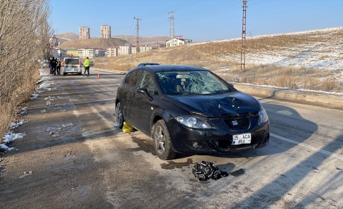 Bayburt'ta otomobilin çarptığı kişi yaralandı