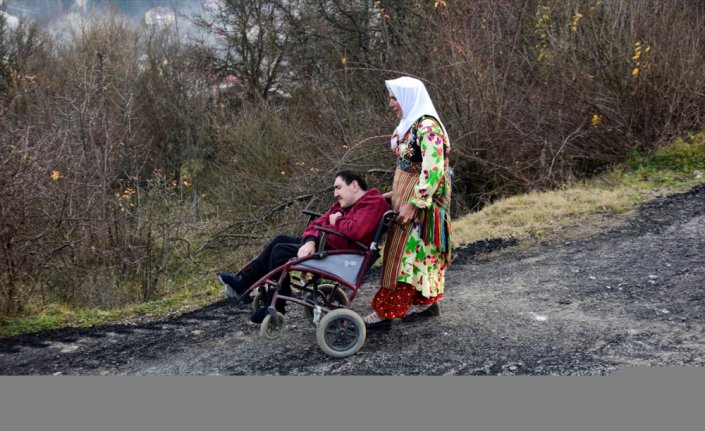 Belediye, anne ve engelli oğlu için seyir terası yaptırdı