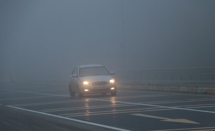 Bolu Dağı ve Sakarya'da sis görüş mesafesini düşürdü