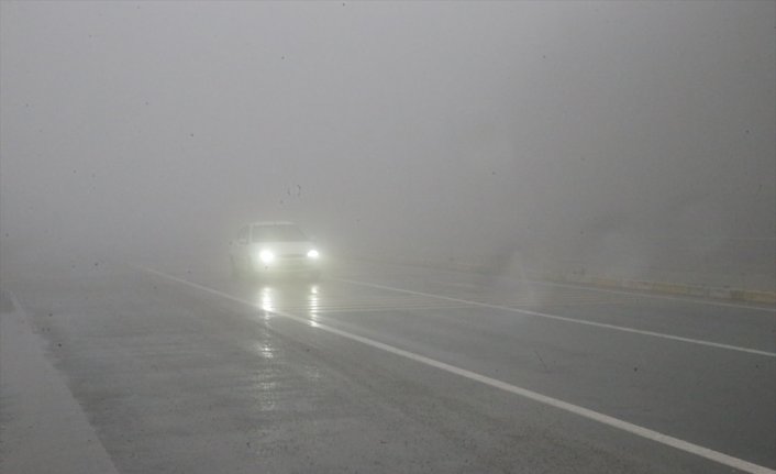Bolu Dağı'nda sis ve sağanak etkisini sürdürüyor
