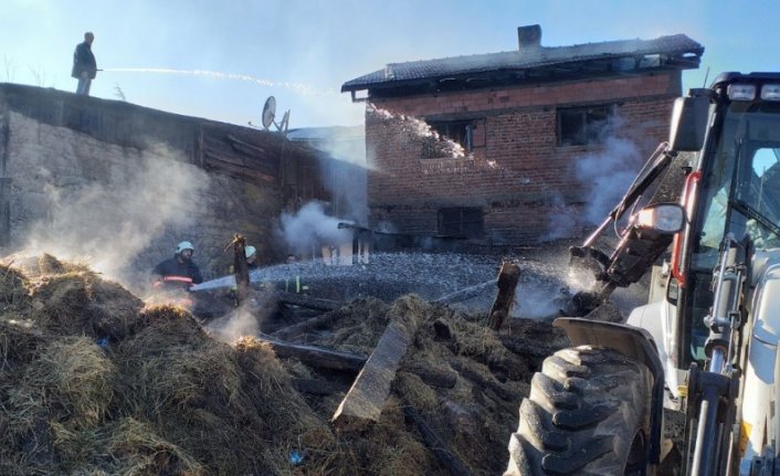 Bolu'da ev ve samanlık yangında kullanılamaz hale geldi