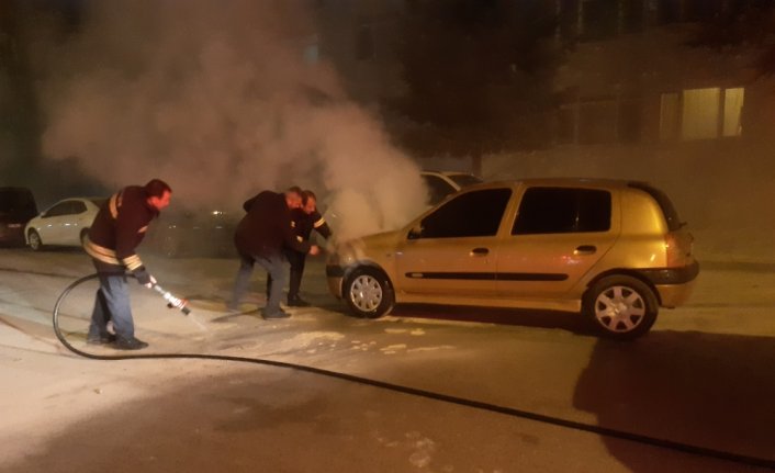 Bolu'da seyir halindeki otomobilde çıkan yangın söndürüldü