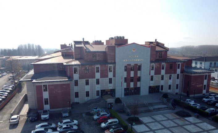 Depremde dış cephesi zarar gören Düzce Adliyesindeki tadilat bitti