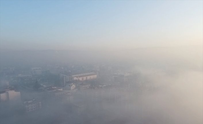 Düzce Ovası sis bulutuyla kaplandı