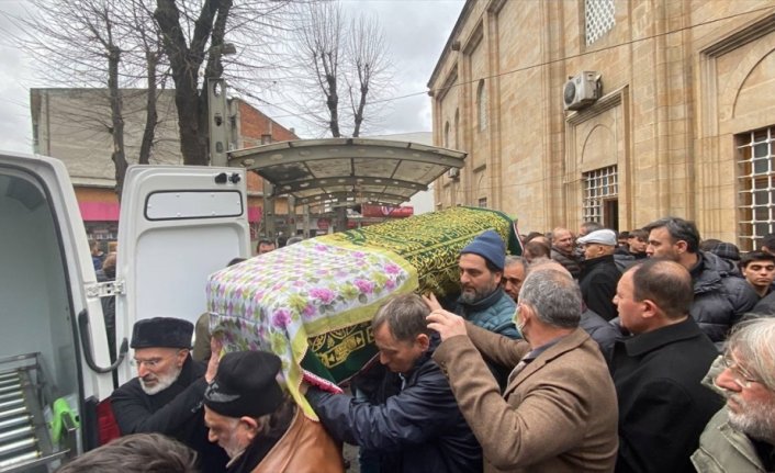 Düzce'de evinde baygın halde bulunan lise öğrencisi hastanede hayatını kaybetti