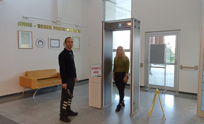 Giresun'da hastanenin giriş kapısına metal dedektör kuruldu