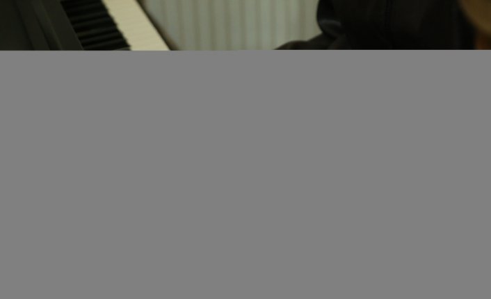 Görme engelli genç kızın hedefi konservatuvar eğitimi almak