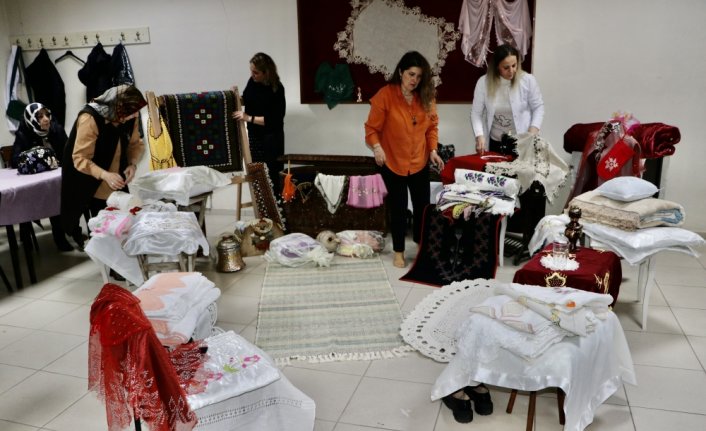 İhtiyaç sahibi genç kızların çeyizi halk eğitim merkezi kursiyerlerinden