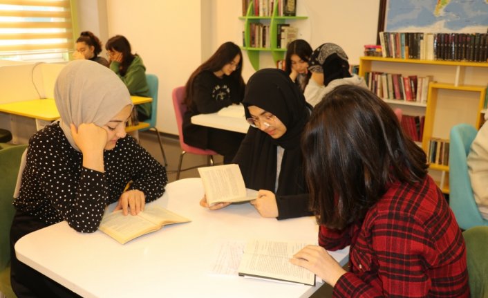 Karabük'te okul kütüphanelerindeki kitap sayısı 1 yılda yüzde 100 arttı