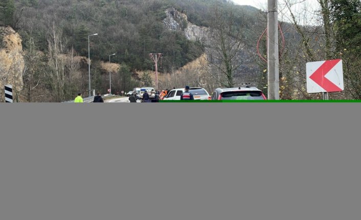 Karabük'te üst geçitten demir yoluna düşen otomobilin sürücüsü öldü