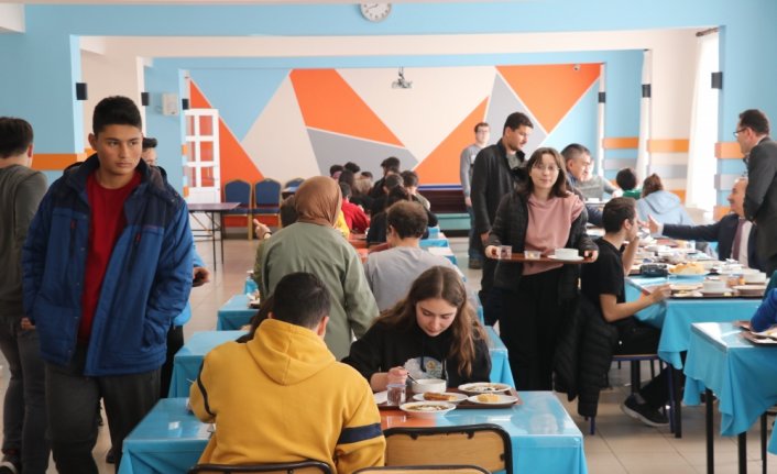 Karabük'teki okullarda 3 bine yakın öğrenciye ücretsiz yemek veriliyor