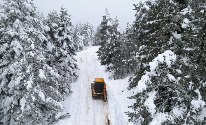 Kastamonu'da kar nedeniyle 13 köy yolu ulaşıma kapandı