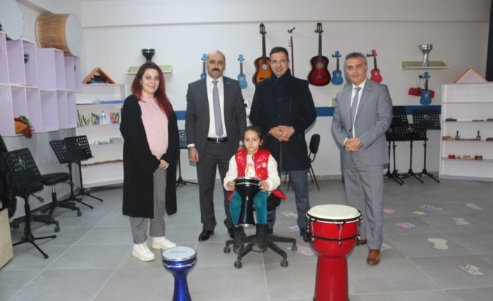 Kaymakam Gürçam, Bilim ve Sanat Merkezini ziyaret etti