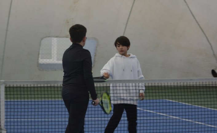 Manisa'da 12 Yaş Hafta Sonu Tenis Turnuvası başladı